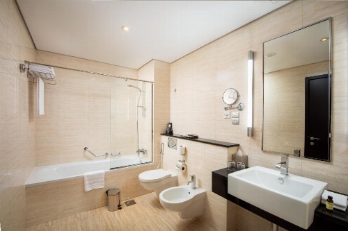 Pullman Dubai Jumeirah Lakes Towers image 2